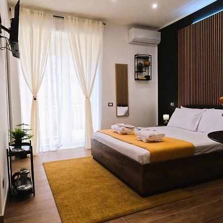 Blackwoody Contemporary Rooms - Napoli Centro Storico Ngoại thất bức ảnh
