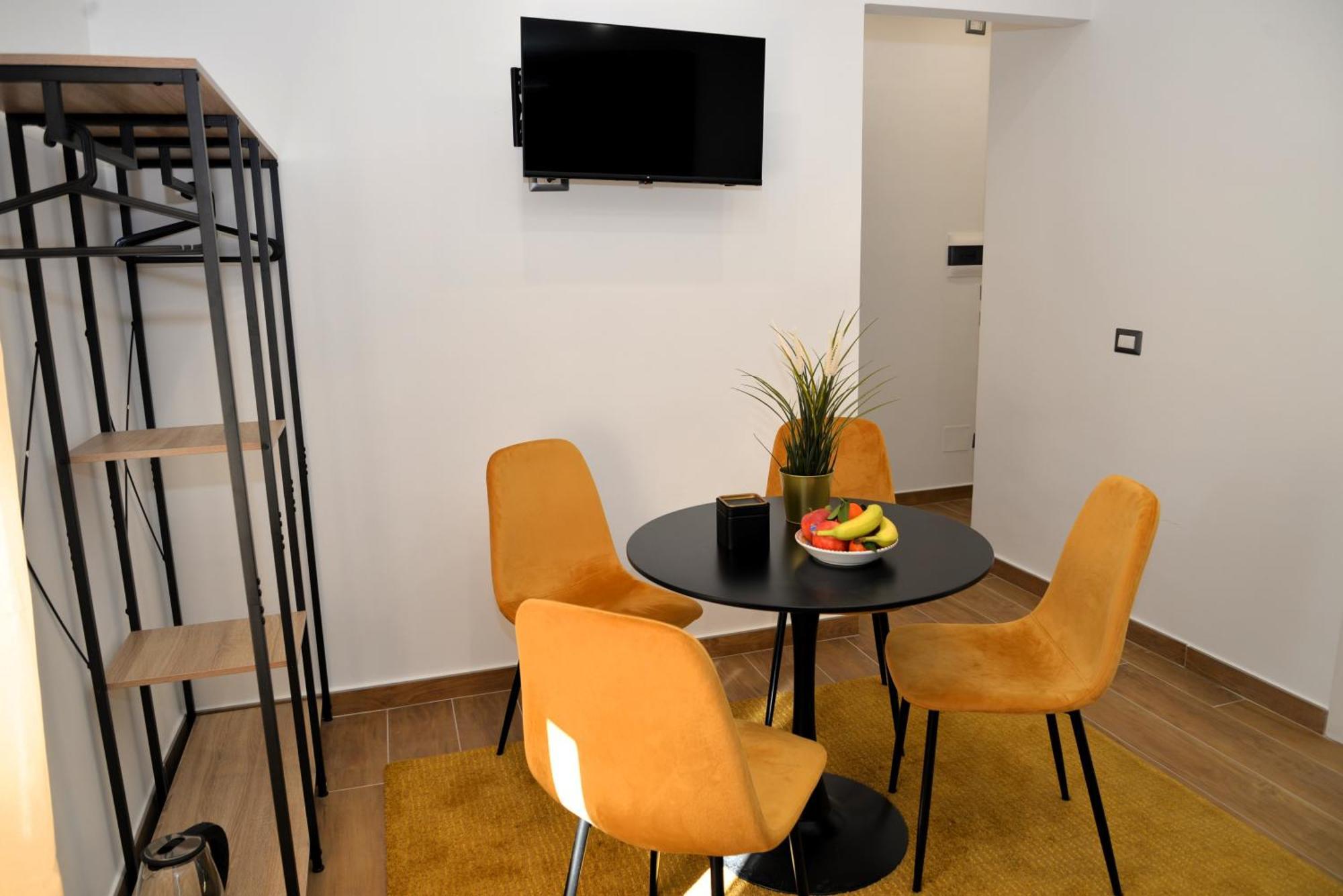Blackwoody Contemporary Rooms - Napoli Centro Storico Ngoại thất bức ảnh