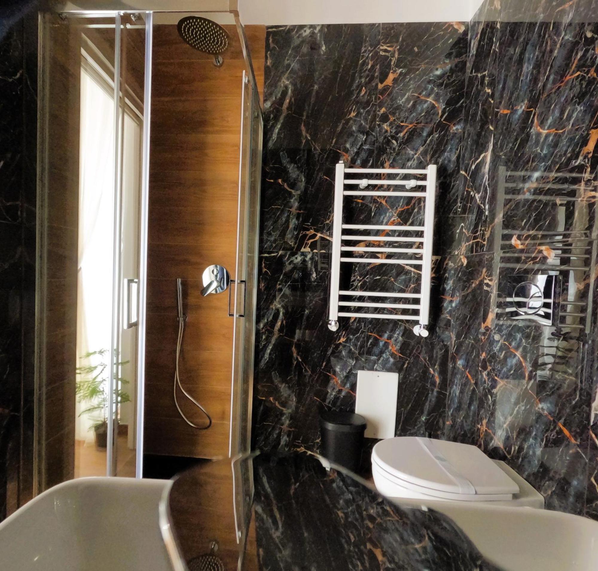 Blackwoody Contemporary Rooms - Napoli Centro Storico Ngoại thất bức ảnh