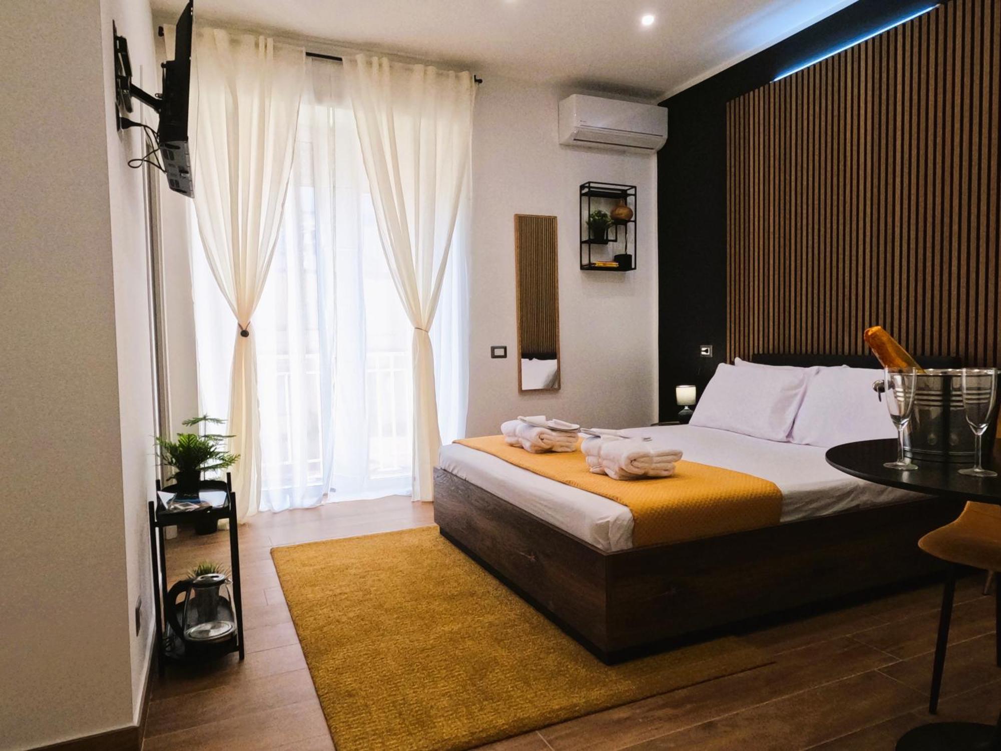 Blackwoody Contemporary Rooms - Napoli Centro Storico Ngoại thất bức ảnh
