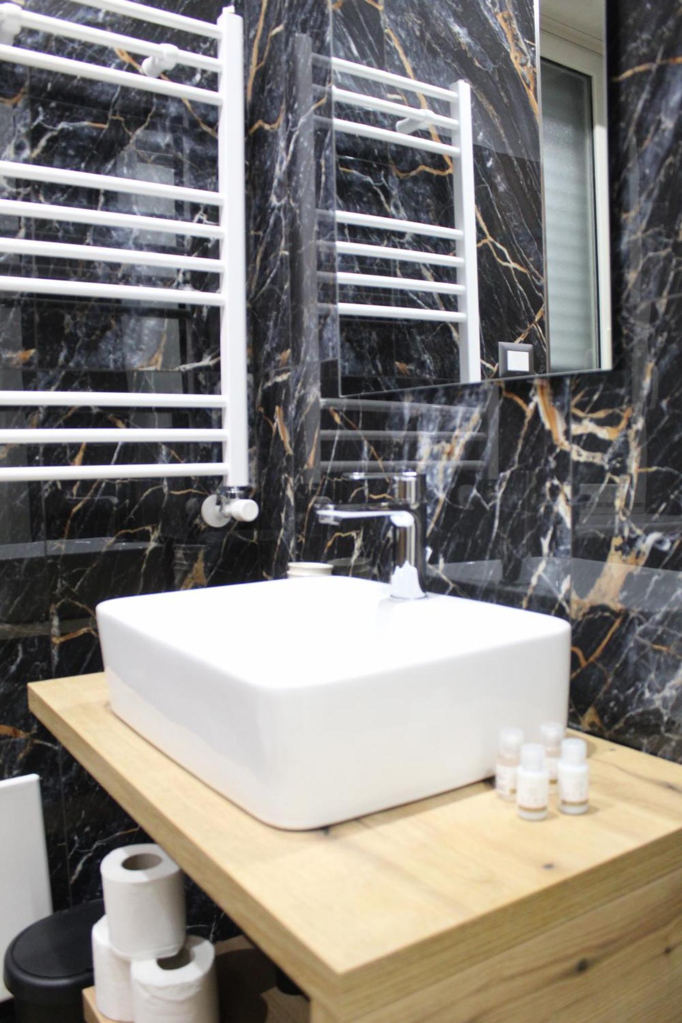Blackwoody Contemporary Rooms - Napoli Centro Storico Ngoại thất bức ảnh