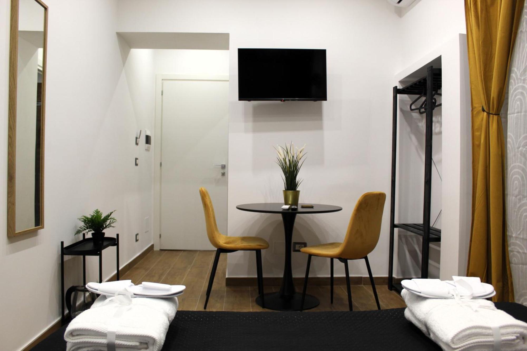 Blackwoody Contemporary Rooms - Napoli Centro Storico Ngoại thất bức ảnh