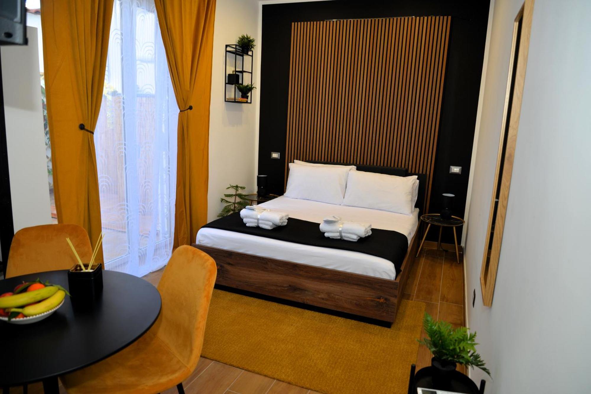 Blackwoody Contemporary Rooms - Napoli Centro Storico Ngoại thất bức ảnh