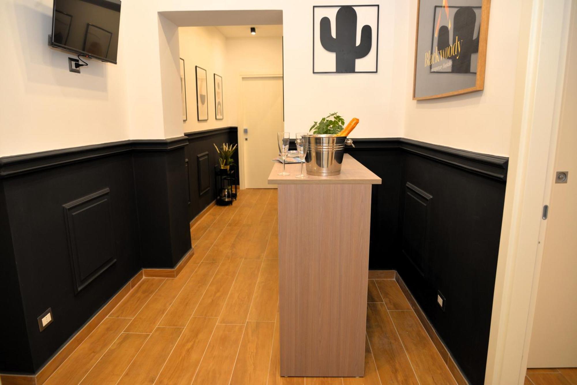 Blackwoody Contemporary Rooms - Napoli Centro Storico Ngoại thất bức ảnh