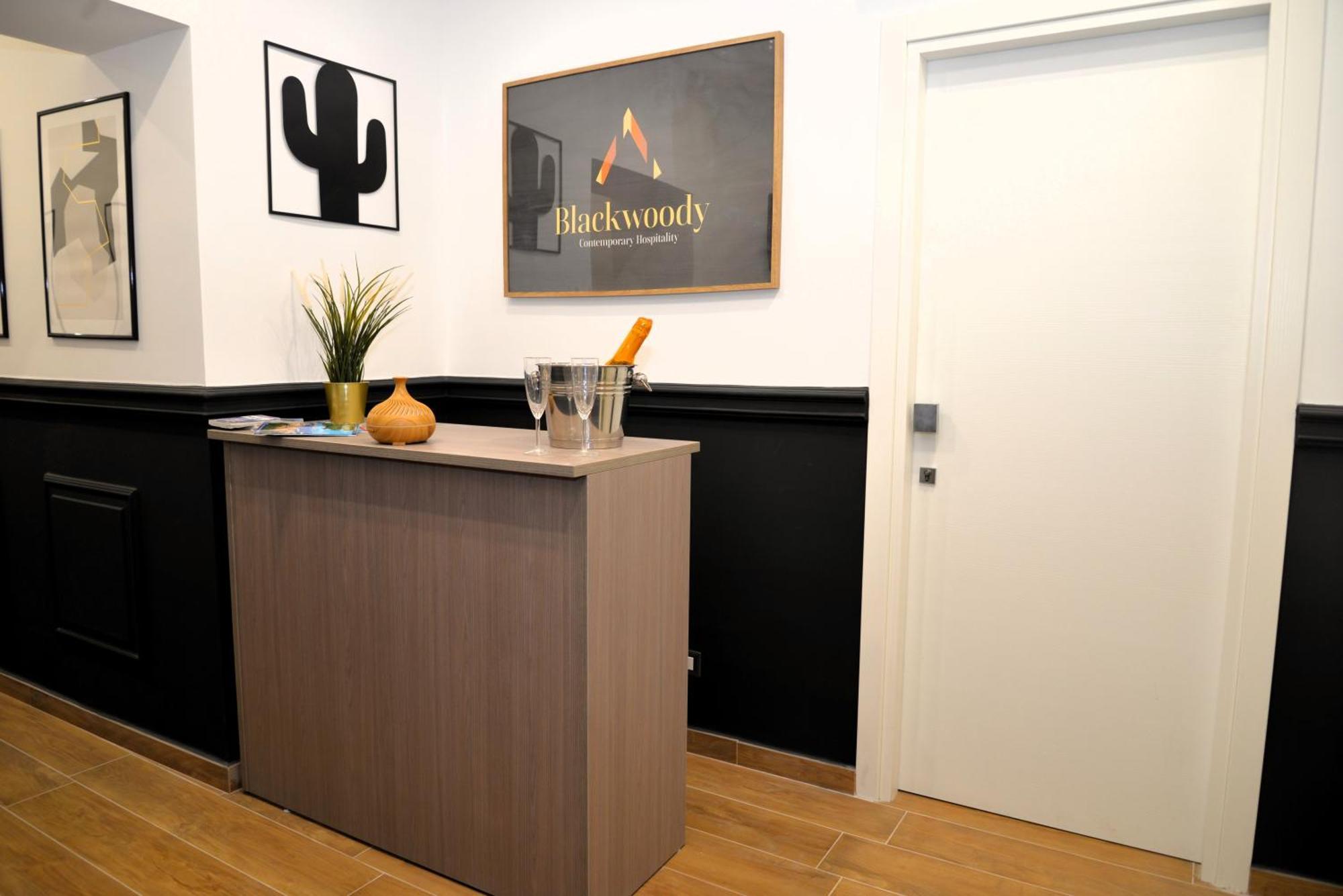 Blackwoody Contemporary Rooms - Napoli Centro Storico Ngoại thất bức ảnh
